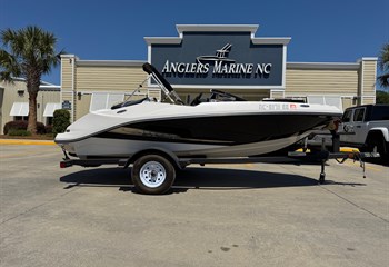 2017 Scarab 165  Boat
